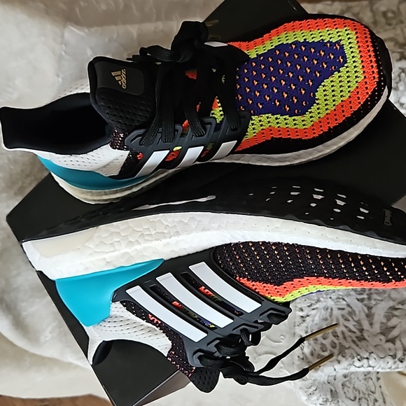 Adidas Ultraboost DNA Multicolor Running Shoe - Size 5 - Picture 2 of 11